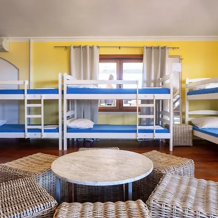 بيت شباب Skansi